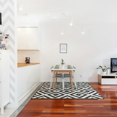 Appartement Zelazna By Renters