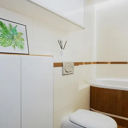 Appartement Zelazna By Renters *